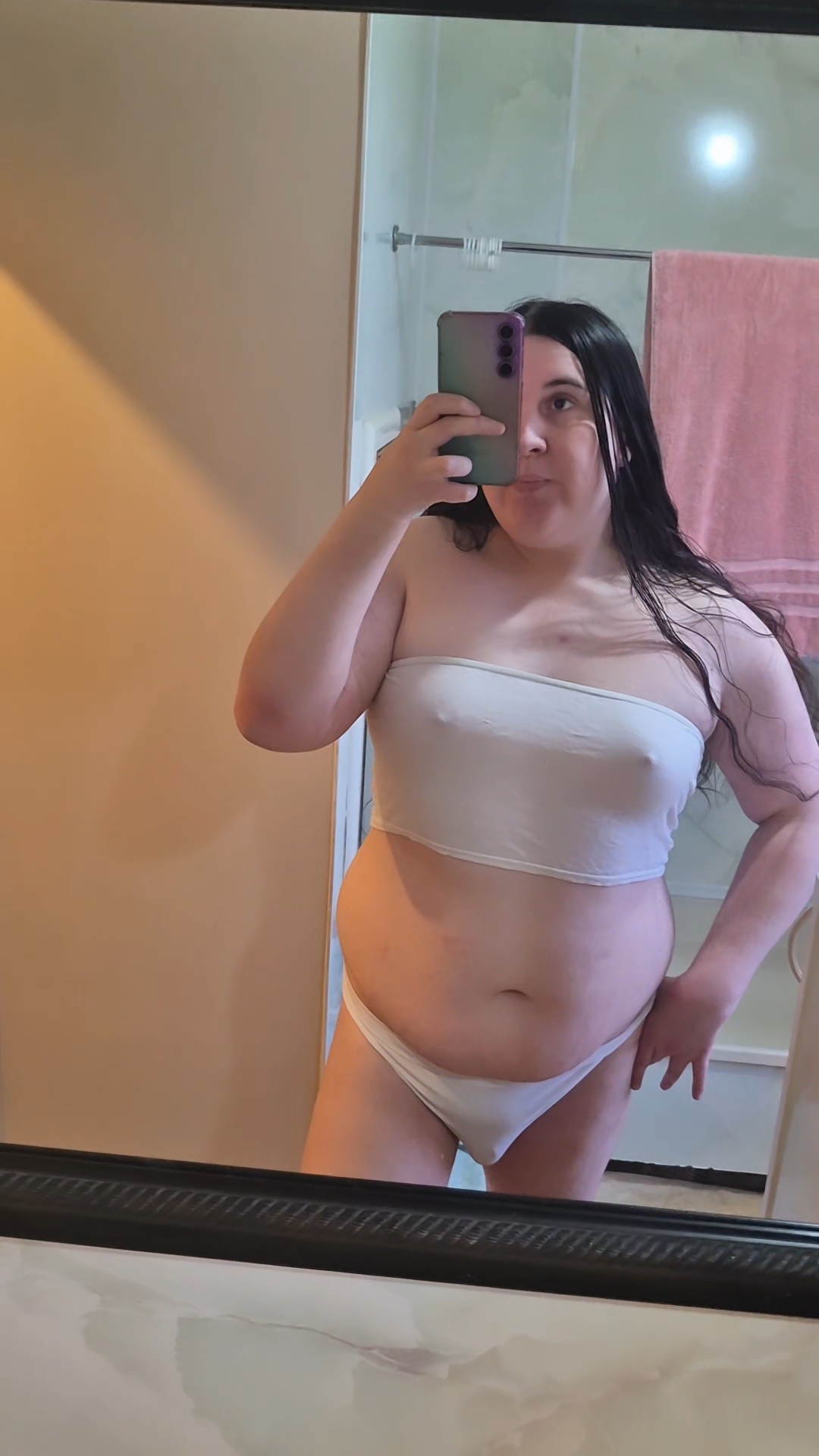 Chloe Belle mirror selfie